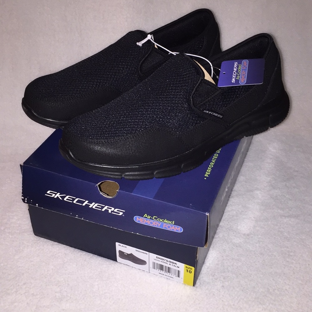 NIB SKECHERS MEMORY FOAM BLACK SNEAKERS